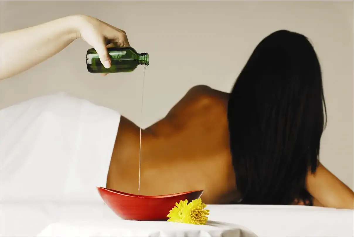 Abhyanga massage treatment